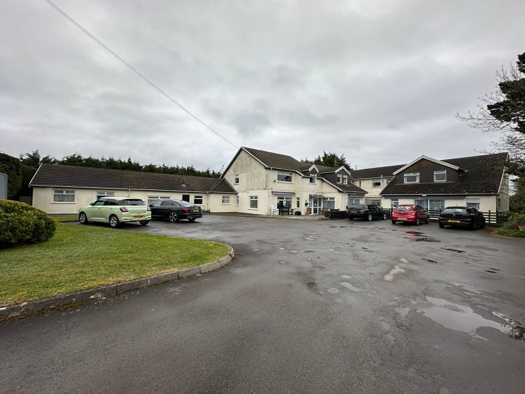 Llys Gwyn Residential Home — Pyle property exterior
